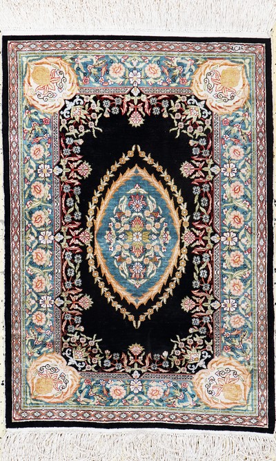 Hereke Seide signiert, Türkei, Ende 20.Jhd,reine Naturseide, ca. 88 x 60 cm, EHZ:(nahezu neuwertig)