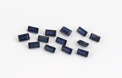 Lot 13 lose Saphire, zus. ca. 2.88 ct, Baguettes in versch. Größen, Ausfassware