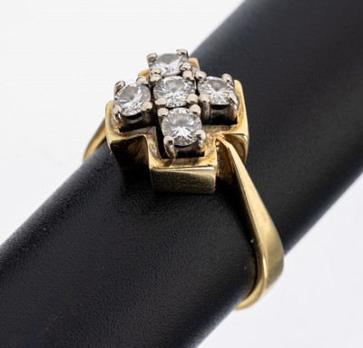 14 kt Gold Brillant-Ring, GG/WG 585/000, kreuzf. Ringkopf, 5 in WG gefasste Brillanten zus. ca. 0.74 ct Weiß/si, RW 58, ca. 5.9 g g