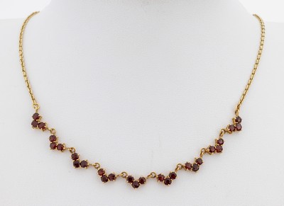 14 kt Gold Granat-Collier, GG 585/000 gepr., Mittelteil mit rundfacett. Granaten, L.ca. 43 cm, Federringschließe, ca. 7.7 g