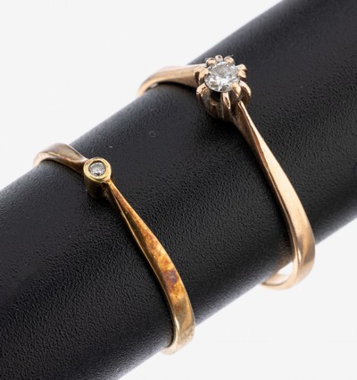 Konvolut 2 14 kt Gold Brillant-Ringe, GG 585/000, 1 x RW 62, Brillant ca. 0.06 ct Weiß/p, und 1 x RW 58, Brillant ca. 0.01 ct Weiß/p, ca. 2.9 g