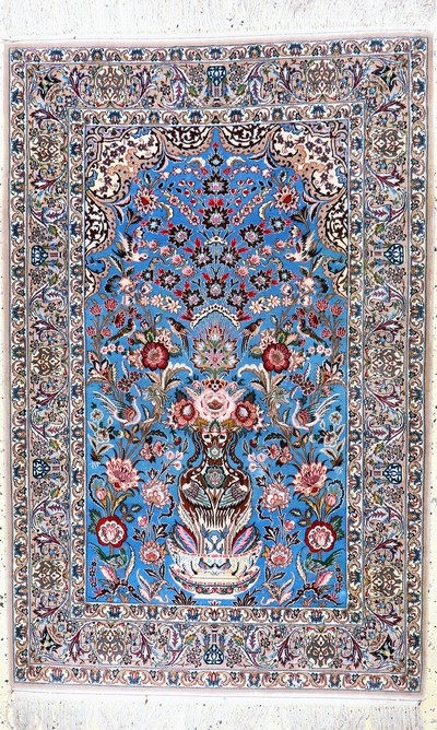Esfahan fein, Persien, Mitte 20.Jhd, Korkwolle auf Seide, ca. 170 x 111 cm, ca. 1,0Mio. Kn/qm, Mottenfraß, EHZ: 2