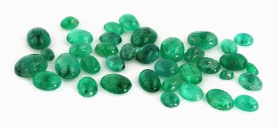 Lot lose Smaragd-Cabochons zus. ca. 25.15 ct, versch. Größen und Formen