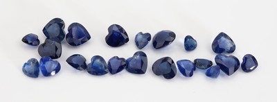 Lot lose Saphire, zus. ca. 10.54 ct, facett. Herze in versch. Größen und Farbnuancen
