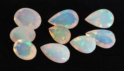 Lot 9 lose Opale, zus. ca. 25.53 ct, 6 x facett. Tropfen, 3 x ovalfacett., versch. Größen