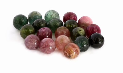 Lot lose Turmalin-Kugeln, zus. ca. 300.18 ct, gebohrt, versch. Farben