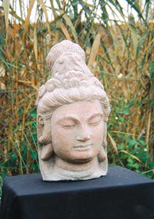 Buddhakopf, wohl Thailand, Sandstein aus einem Stck gehauen, gute Bildhauerarbeit, H. 35 cm