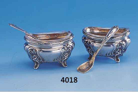 Salzschälchenpaar, Frankreich um 1900, 950er Silber, mit Orig.-Löffeln, Orig.- Glaseinsätze