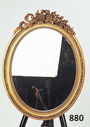 Wandspiegel, Frankreich, um 1900, Holz- rahmen mit gestucktem Giebel, goldfarben gefaßt, ca. 64 x 49 cm