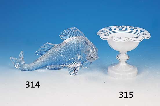 Skulptur, Frankreich, 40er Jahre, sign. R. Janson, farbloses Preßglas, H. ca. 16 cm L. ca. 32 cm