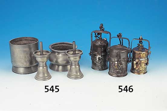 Drei Bergmanns-Lampen, Oberschlesien, um 1900, davon zwei Eisen und eine Messing, mit stärkeren Gebrauchsspuren, H. ca. 18- 23 cm, mit ...