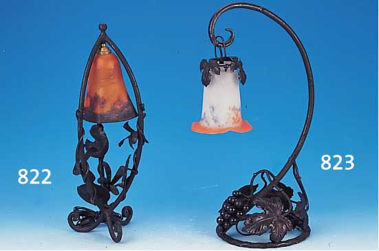 Tischlampe, Frankreich, 20er Jahre, Schirm pate-de-verre, sign. Muller Fres Luneville, mit orangeroten und blauen ...