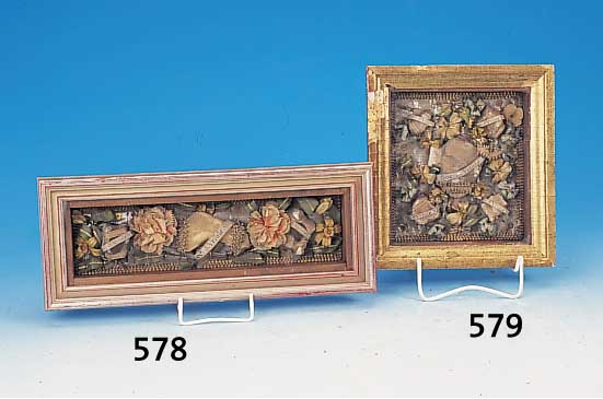 Eingericht mit Reliquie, süddeutsch, 19. Jh., mit Stoff- und Papierblumen, ca. 30 x 8 cm