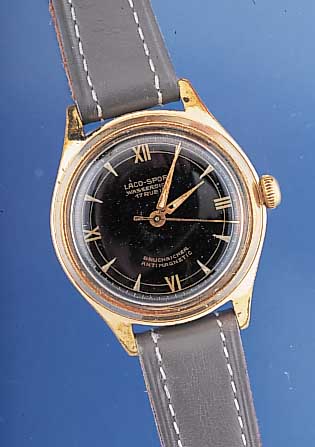 LACO Herrenarmbanduhr Modell Sport-VW, Deutschland um 1958, Metall m. GG-Auflage, Edelstahlb. geschr., ber., auf Boden Sonder- grav. der ...