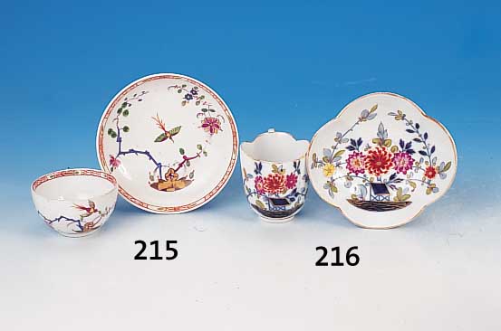 TASSE MIT UNTERTASSE, MEISSEN, UM 1790, PORZELLAN, BUNT BEMALT IM KAKIEMONDEKOR, UNTERTASSE LEICHT BERIEBEN, H. CA. 4.5 CM