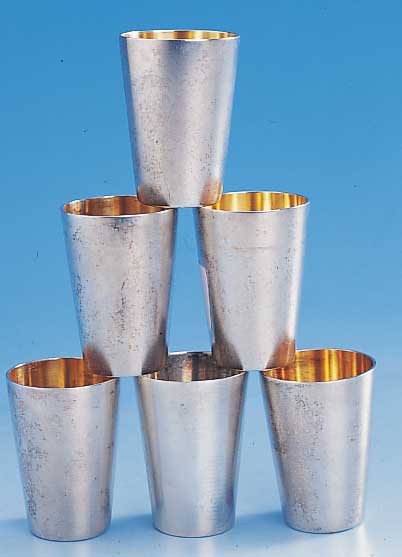 6 Freundschaftsbecher im Orig.-Etui, 800er Silber, um 1900, mattiert, innenver- goldet, ungrav., Etui mit Verkäufersign. Otto Müller, ...