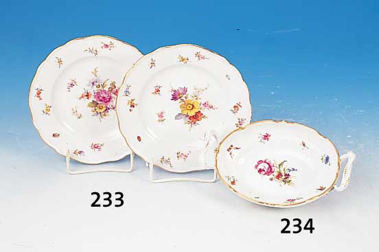 SCHäLCHEN, KPM BERLIN, 1916, PORZELLAN, BUNTBEMALT MIT BLUMEN UND INSEKTEN, CA. 14 X 10 CM