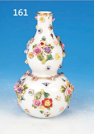 VASE, MEISSEN, UM 1870, 1. WAHL, PORZELLAN, REICH APPLIZIERT MIT BUNTEN VOLLPLASTISCHEN BLüTEN UND BLäTTERN, BEMALT MIT INSEKTEN, ...