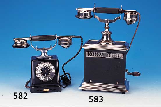 Tischtelefon, W 24 F, Deutsche Reichspost, Metall, emaillierte Wählscheibe, guter Zustand22 x 30 cm, Funktion nicht geprüft