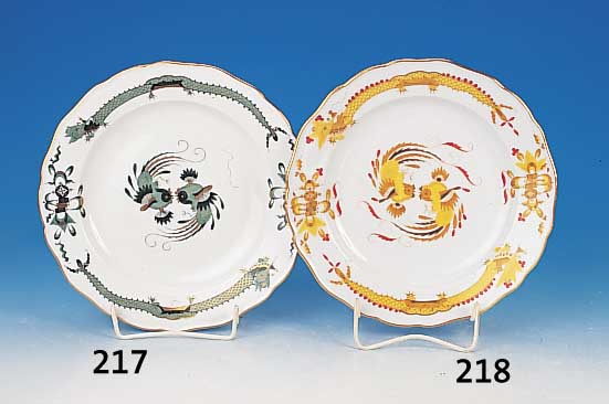 Speiseteller, Meissen, um 1880-90, 1. Wahl, Porzellan, grüner Drachendekor goldgehöht, D. ca. 25 cm