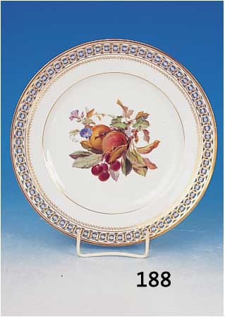 Teller, Meissen, um 1870-80, 1. Wahl, Por- zellan, Rand in Durchbrucharbeit mit Vergiß- meinnichtblüten, mittig sehr feine bunte Ma- lerei ...