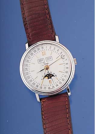 SINN Herrenarmbanduhr, Edelstahl, um 1992, anbei Serviceunterlagen von 1997, Automatik m.Zentralsek. u. Vollkalenderanz. incl. Mondph.,beids. geh. ...