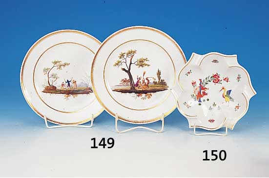 Aschenbecher oder Schale, Meissen, 60er Jahre,1. Wahl, reiche Bemalung, roter Löwe und VogelGoldstaffage, D. ca. 18 cm