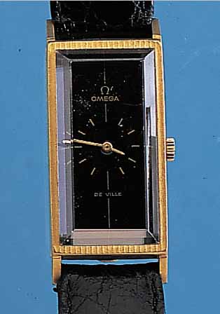 OMEGA DAMENARMBANDUHR MODELL DE VILLE, REF.-NR. 8269/209, SCHWEIZ UM 1974, GG 750/000, GE-ZOG. RECT.-FORM IN SICH L. GEW., MINERALGL., MEHRFACH ...