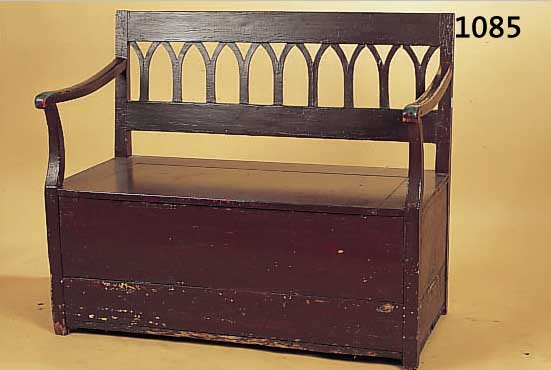 TRUHENBANK, DEUTSCH, 1840, WEICHHOLZ, BRAUN GEFAßT, ALTERSSCHäDEN, 87 X 105 X 55 CM,FASSUNG BESCH.