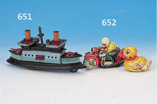 KONVOLUT ZWEI BLECHSPIELZEUGE, SCHUCO UND LEHMANN, EIN MOTORRAD, 50ER JAHRE, LEICHTE FARBSCHäDEN, INT., L. 13 CM; EINE ENTE, ...