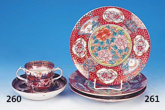 Tasse mit Untertasse, Japan, 19. Jh., Porzellan, reich bemalt, Landschaftsdekor, Goldstaffage, H. 8 cm, l. best., kaum störend