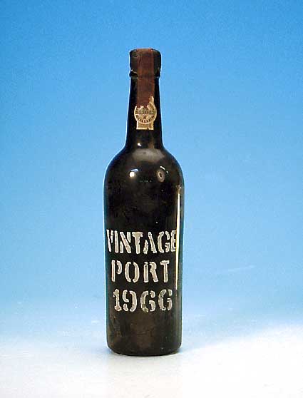 Eine Flasche Flagman's Vintage Port 1966, 0.75 l