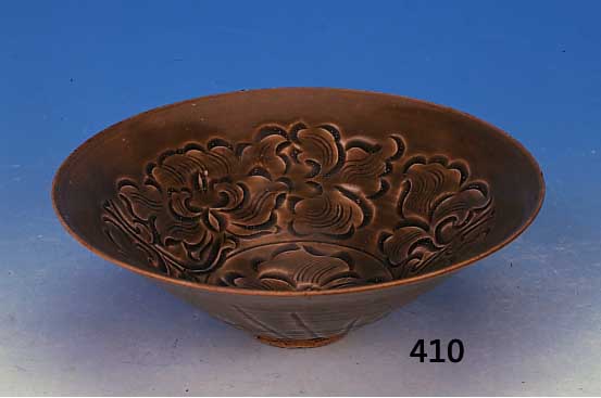 Schale, China, Song-Dynastie, um 1100, Keramik, fein geritzter Dekor, abstrakt- floral, darber braun glasiert, H. ca. 7 cm, D. ca. 19.5 ...
