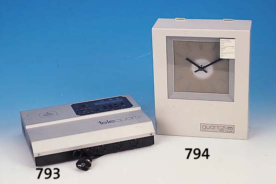 TELEQUARZUHR, PATEK PHILLIPE, GENF, 80ER J., QUARZHAUPTUHR IM ALUMINIUMGEHäUSE, DIGITALE ANZEIGE üBER LCD, FUNKSTEUERBAR (ANTENNE FEHLT), ...