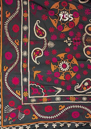 SUSANI-STICKEREI, TURKMENISTAN, FLASCHEN- GRüNES BAUMWOLL-GRUNDGEWEBE MIT REICHER ORNA- MENTALER FLACHSTICHSTICKEREI, ALTERSBEDINGTER ZUSTAND, ...