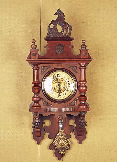 Wanduhr, Marke Pfeilkreuz, um 1900, sog. Freischwinger, verziertes Holzgehäuse, Originalaufsatz, dreiseitig verglast, Papier- ...