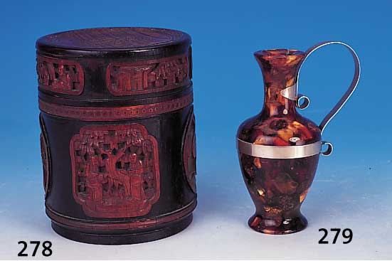 Teedose, China um 1860/70, Bambus gehöhlt, reich geschnitten, in Kartuschen Darst. von Phönix bzw. Figuren in Gartenlandschaft, ...