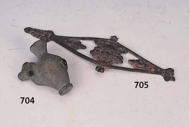 APPLIKE, RöMICH, 3.-4. JH. N. CHR., BRONZE, MIT STIL. MASKERONDEKOR, EIN ENDE ABGEBROCHEN,L. CA. 23.5 CM