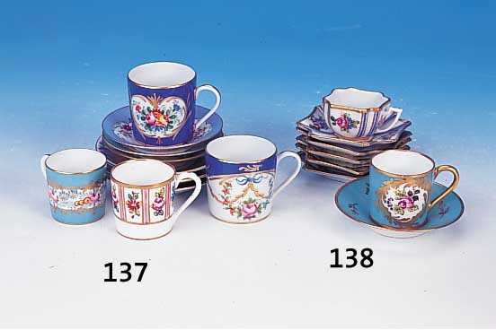 Sechs Tassen mit Untertassen, Limoges, Porzellan, versch. bunt dekoriert, Goldstaf- fagen, H. ca. 5-5.5 cm