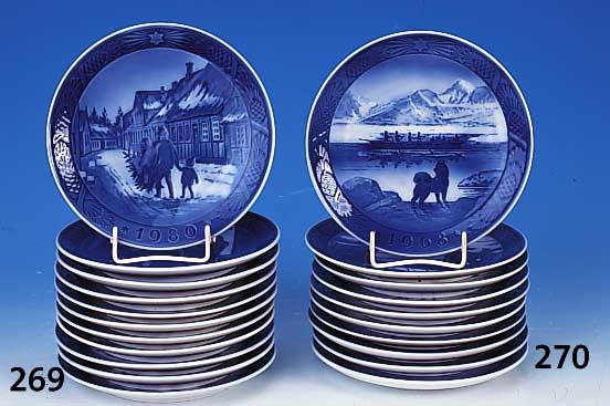 Konvolut 10 Weihnachtsteller, Royal Kopen- hagen, Unterglasurbemalung, D. 18 cm 1960-1969