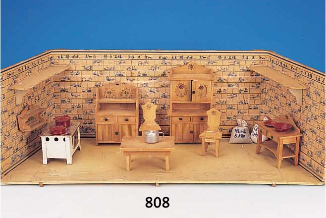 PUPPENKüCHE, DEUTSCH, UM 1900/1910, SCHöNE JUGENDSTILEINRICHTUNG, MIT BUFFET, ANRICHTE, SIDEBORD, TISCH UND ZWEI STüHLEN, HERD ...