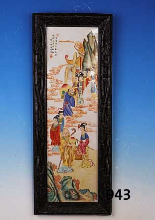 Porzellanmalerei, China, um 1900, bunt bemalt mit vielen Figuren, Ratsuchende bei weisem Mann, signiert, beschriftet, ca. 75 x 22 cm, ...