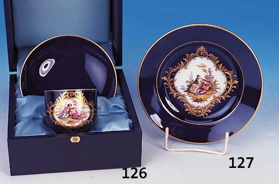Zierteller, Meissen, 20. Jh., Porzellan, bemalt, musizierendes Paar, Goldstaffage, D. 15.5 cm