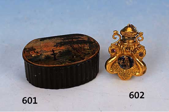 Riechfl„schchen, Frankreich, um 1830, Metall vergoldet, violetter Glassteinbesatz, Emailkartuschen besch., H. ca. 4 cm
