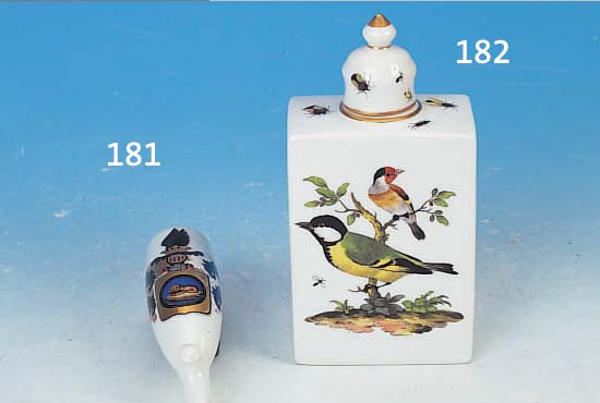GROßE TEEDOSE, UM 1900/20, PORZELLAN, BEIDSEITIGER VOGELDEKOR MIT GROßEN INSEKTEN, (1 X ZWEI U. 1 X DREI VöGEL), HAND- BEMALT, ...