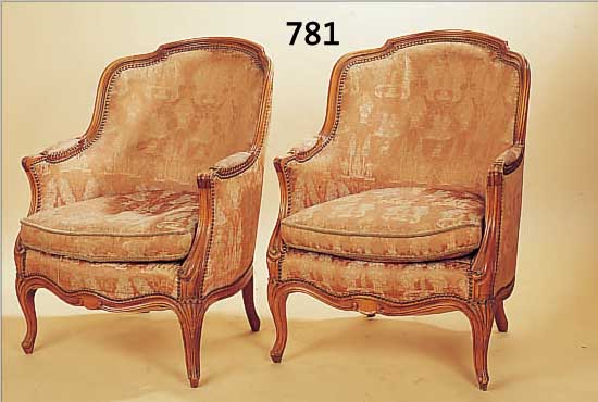 PAAR SESSEL, 1. HäLFTE 20. JH., BAROCKSTIL, BUCHE NUßBAUMFARBEN, ALTERSBEDINGTE GEBRAUCHS-SCH., H. CA. 86.5, SH. 43 CM, ELEGANT