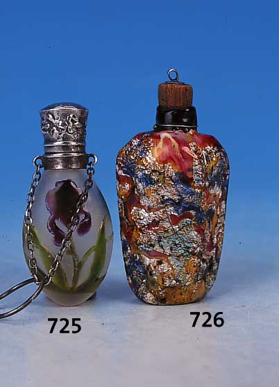 Parfumflakon, Frankreich/Italien, um 1930-40, flache Form, 6-fach facettiert, schwarz- violettes Glas mit eingeschmolzenen bunten ...