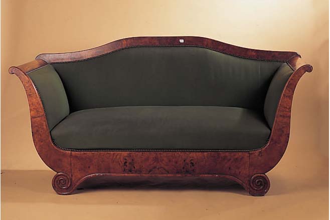 BIEDERMEIERSOFA, SüDDEUTSCH, UM 1830, WURZELNUßFURNIER, SEITENTEILE AUßEN FURNIERT, SCHNECKENFüSSE, ALTER LEINENBEZUG UM 1900, ...