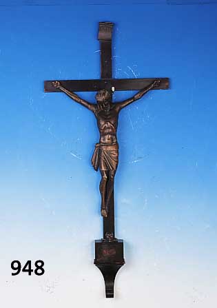 Kruzifix, wohl Elsaß, um 1870, Nazarener, Holz geschnitzt und zinnfarben gefasst, Kreuz schwarz gefaßt, ca. 98 x 44 cm