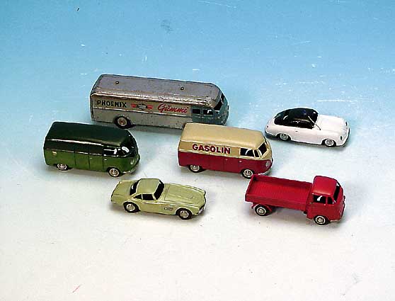 Konvolut sechs Märklin-Autos, 50/60er Jahre, Guß, z.T. neu gefaßt, versch. Größen, L. 9-13 cm